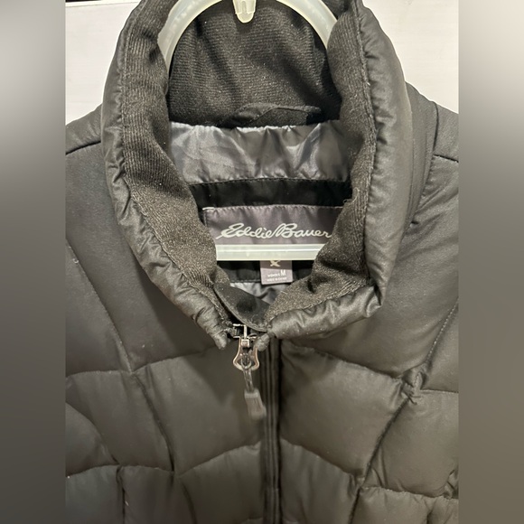 NWT Eddie Bauer women’s medium black classic down puffer vest w/adjustable snaps - Picture 5 of 9